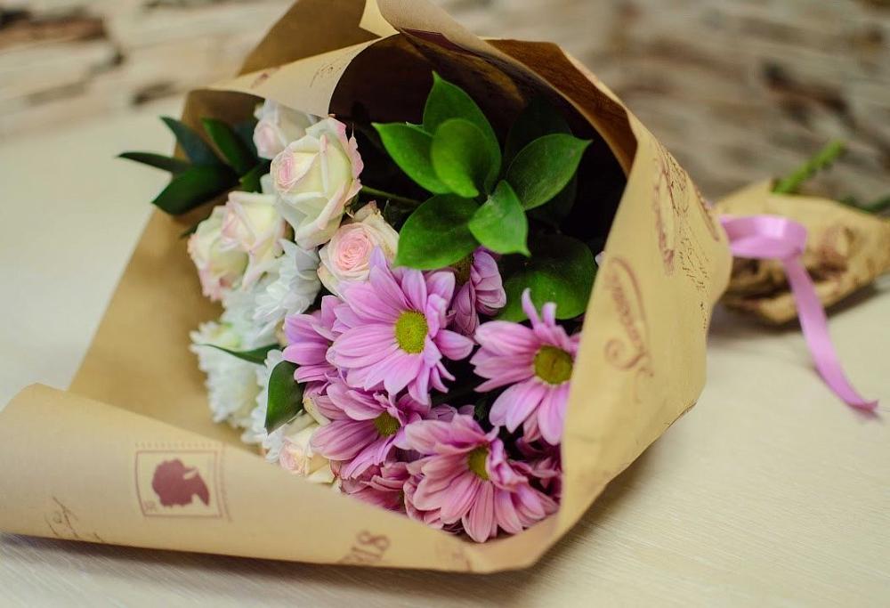 Букет цветов из: Розы и Хризантемы в Южно-Сахалинске