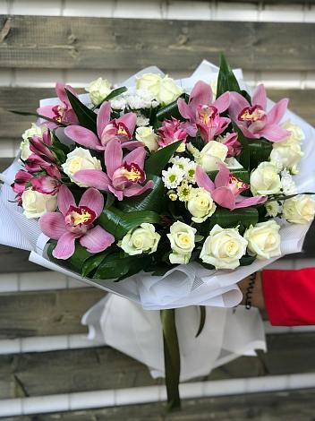 Букет цветов из: Розы и Хризантемы в Южно-Сахалинске