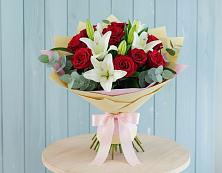Букет цветов из:  Лилии и Розы в Южно-Сахалинске