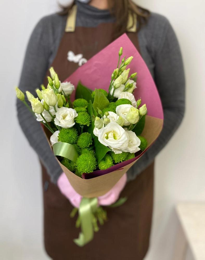 Букет цветов из: Хризантемы и Лизиантусы в Южно-Сахалинске