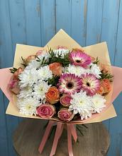 Букет цветов из:  Розы, Герберы и Хризантемы в Южно-Сахалинске