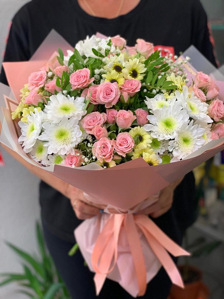 Букет цветов из: Розы и Хризантемы в Южно-Сахалинске