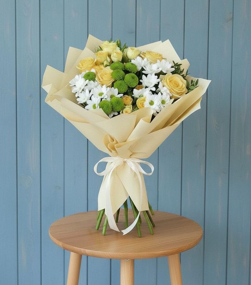 Букет цветов из: Хризантемы и Розы в Южно-Сахалинске