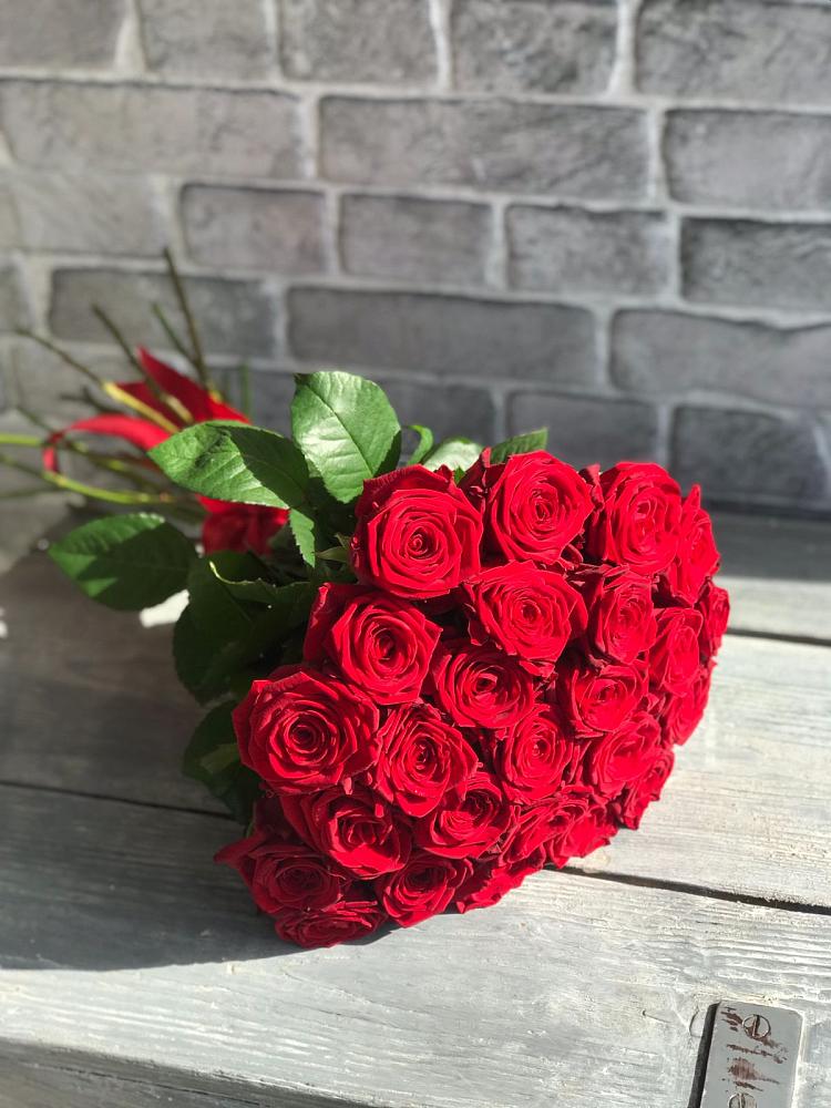 Букет Красные розы Фридом в Южно-Сахалинске