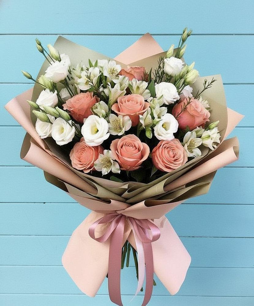 Букет цветов из: Розы, Альстромерии и Лизиантусы в Южно-Сахалинске