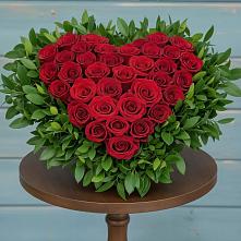 Цветочная композиция из Розы в виде сердца в Южно-Сахалинске