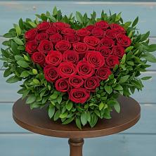 Цветочная композиция из Розы в виде сердца в Южно-Сахалинске