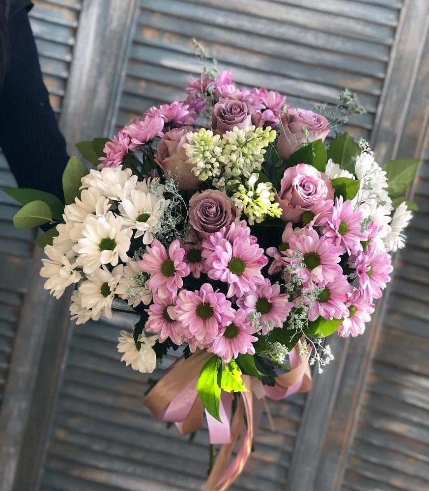 Букет цветов из: Хризантемы и Розы в Южно-Сахалинске