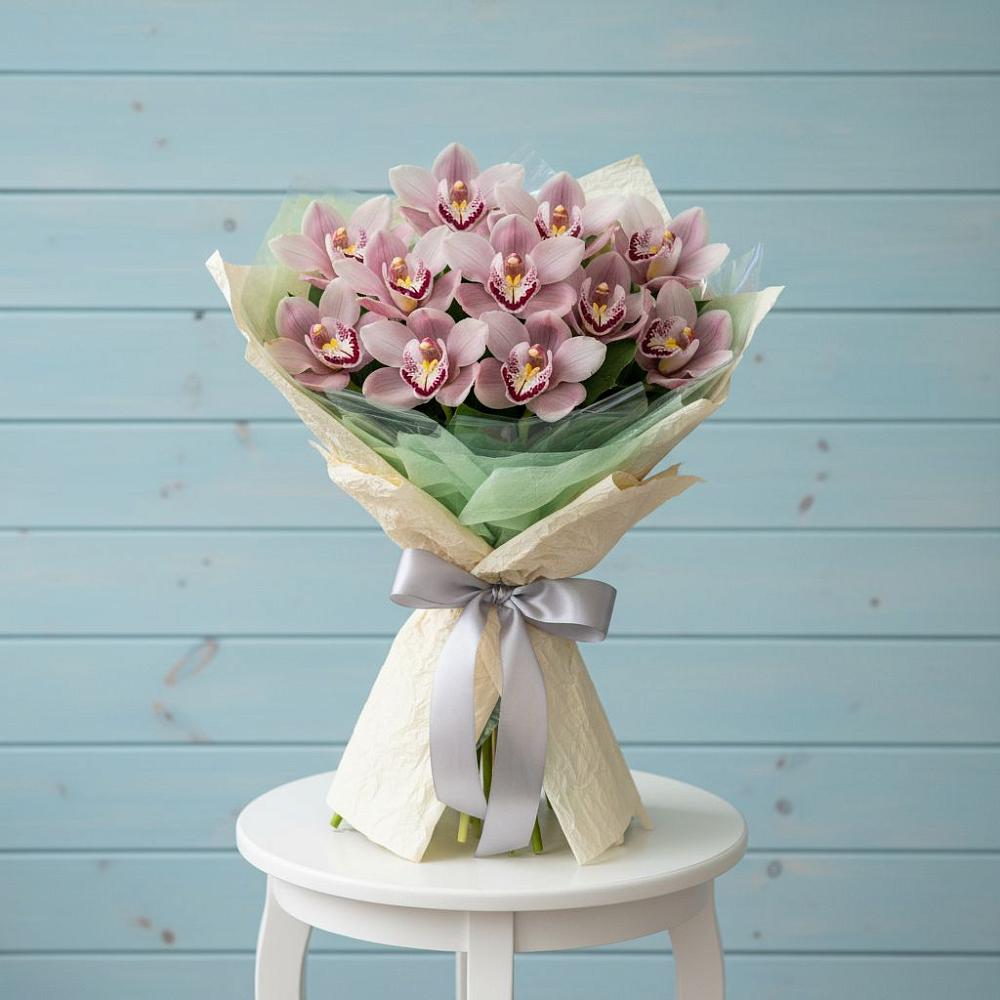 Букет цветов из: Орхидеи и Розы в Южно-Сахалинске