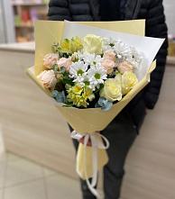 Букет цветов из:  Альстромерии, Розы и Хризантемы в Южно-Сахалинске