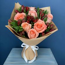 Букет цветов из:  Розы и Альстромерии в Южно-Сахалинске