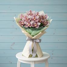 Букет цветов из:  Орхидеи и Розы в Южно-Сахалинске