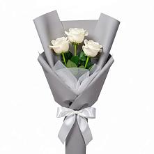 Букет 3 белые розы в Южно-Сахалинске