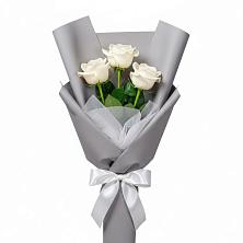 Букет 3 белые розы в Южно-Сахалинске