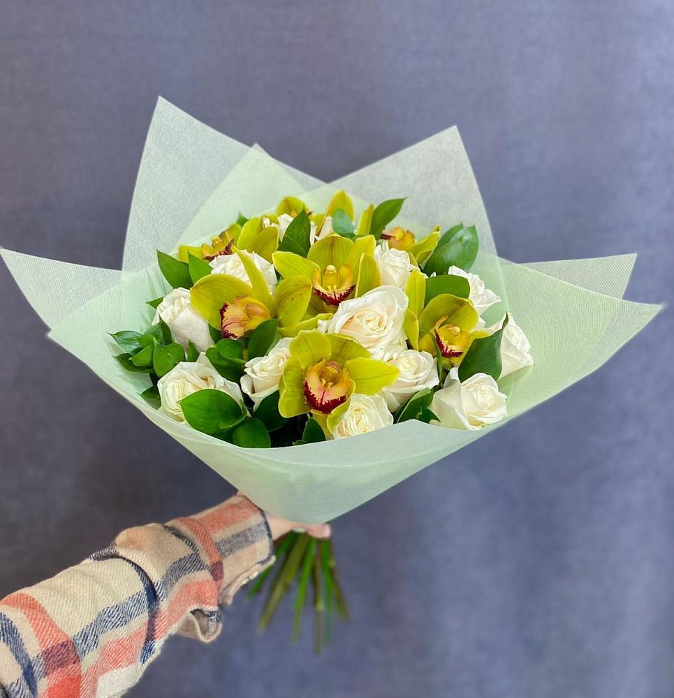 Букет цветов из: Орхидеи и Розы в Южно-Сахалинске