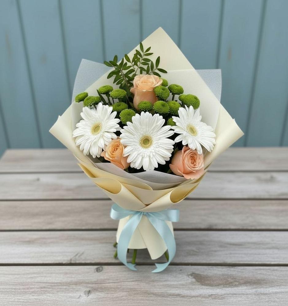 Букет цветов из: Герберы, Розы и Хризантемы в Южно-Сахалинске