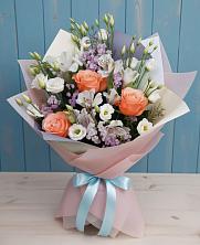 Букет цветов из:  Лизиантусы, Розы, Альстромерии и Гипсофила в Южно-Сахалинске