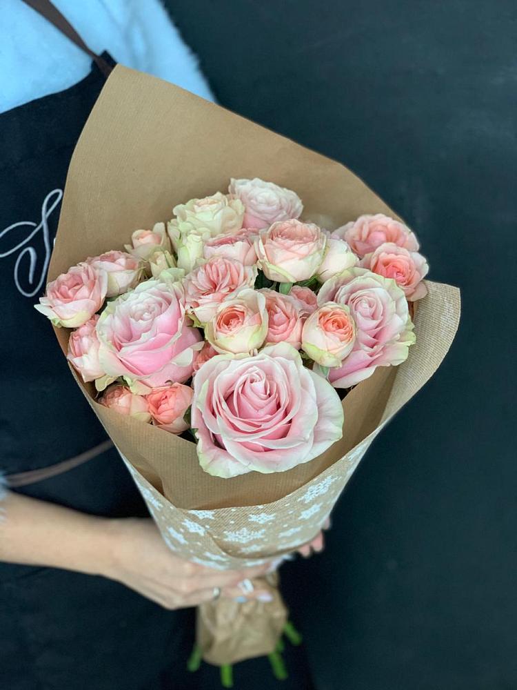 Букет цветов из: Хризантемы и Розы в Южно-Сахалинске