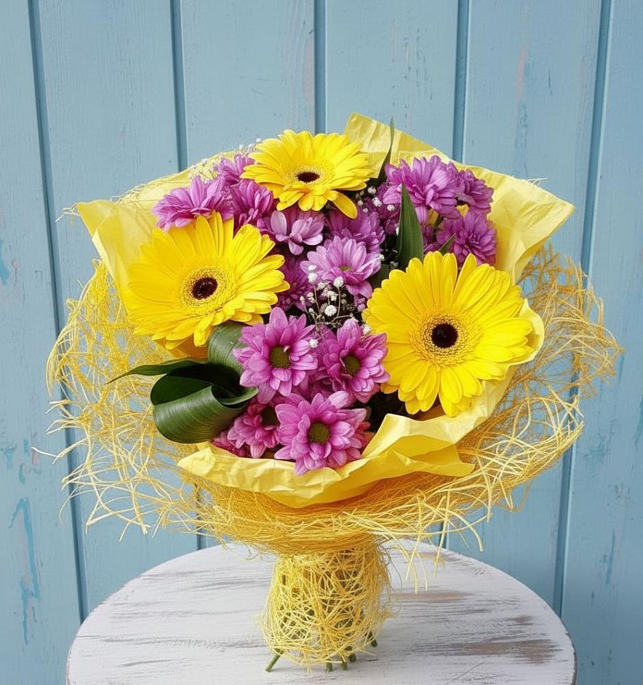Букет цветов из: Хризантемы и Герберы в Южно-Сахалинске
