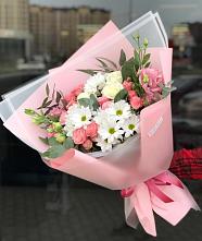 Букет цветов из:  Розы, Лизиантусы и Хризантемы в Южно-Сахалинске