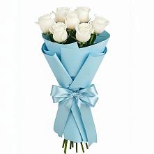 Букет 7 белых роз Проуд в Южно-Сахалинске