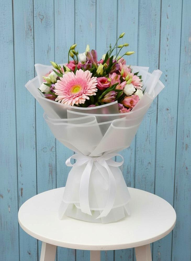 Букет цветов из: Герберы, Альстромерии и Лизиантусы в Южно-Сахалинске