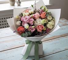 Букет цветов из:  Розы, Лизиантусы и Гвоздики в Южно-Сахалинске