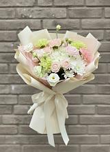 Букет цветов из:  Гвоздики, Розы, Лизиантусы и Хризантемы в Южно-Сахалинске