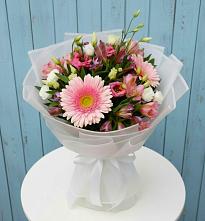 Букет цветов из:  Герберы, Альстромерии и Лизиантусы #REPLACE_PRED# Южно-Сахалинске