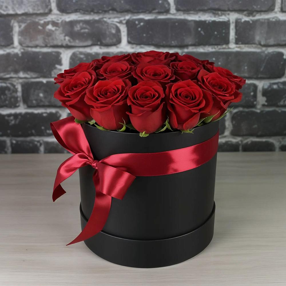 Цветочная композиция из Розы в шляпной коробке в Южно-Сахалинске