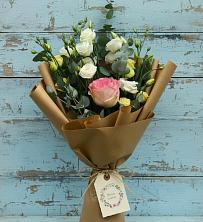 Букет цветов из:  Розы и Лизиантусы в Южно-Сахалинске