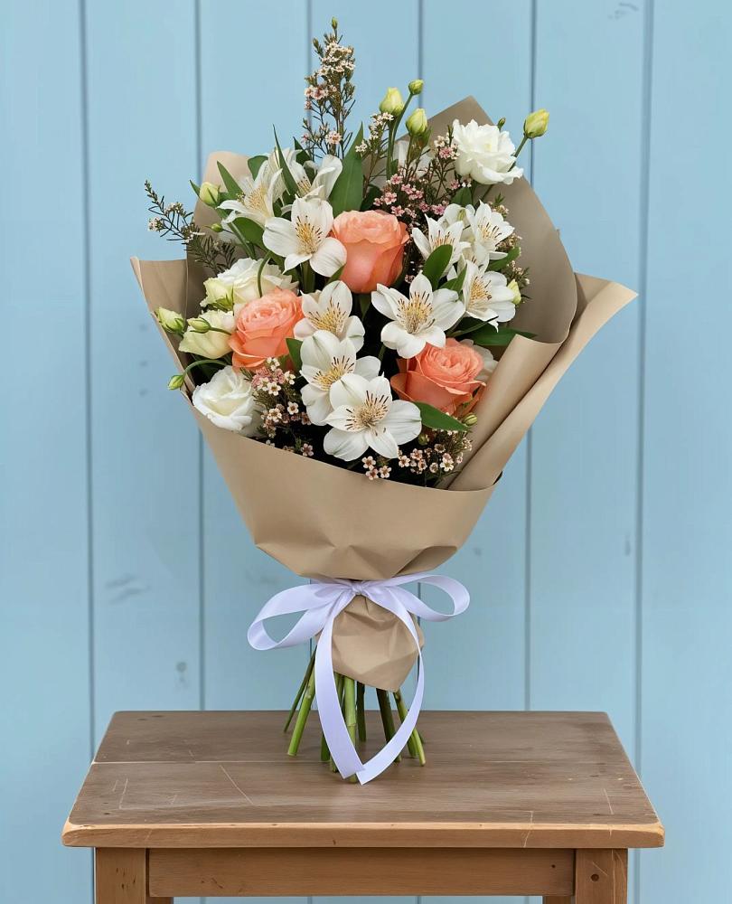 Букет цветов из: Альстромерии, Лизиантусы, Розы и Хризантемы в Южно-Сахалинске