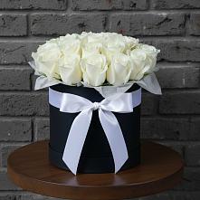 Цветочная композиция из Розы в шляпной коробке в Южно-Сахалинске