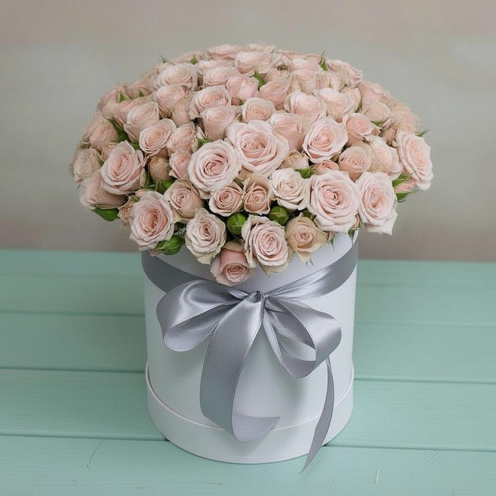 Цветочная композиция из Розы в шляпной коробке в Южно-Сахалинске